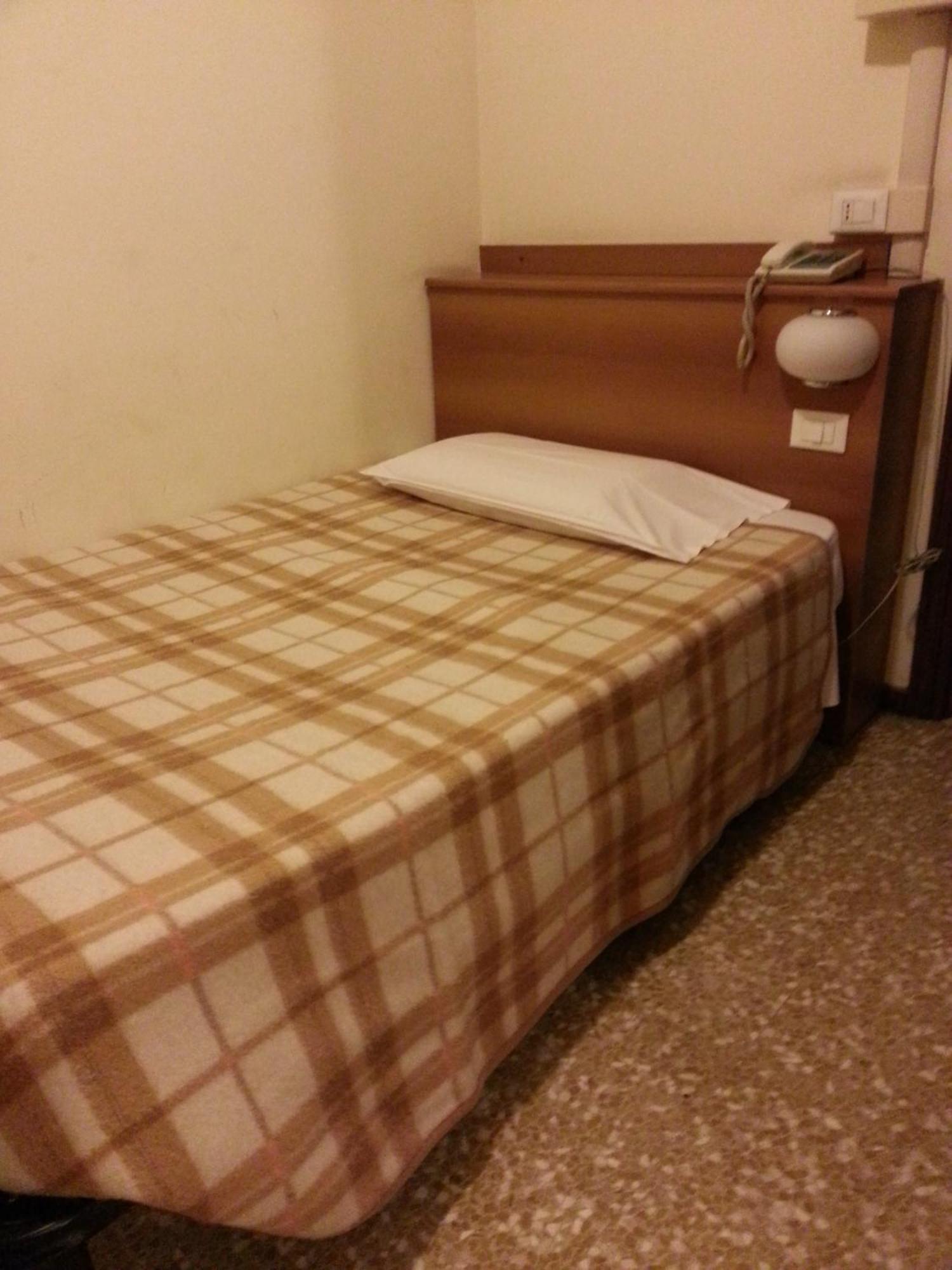 Hotel Lombardia Seveso Buitenkant foto