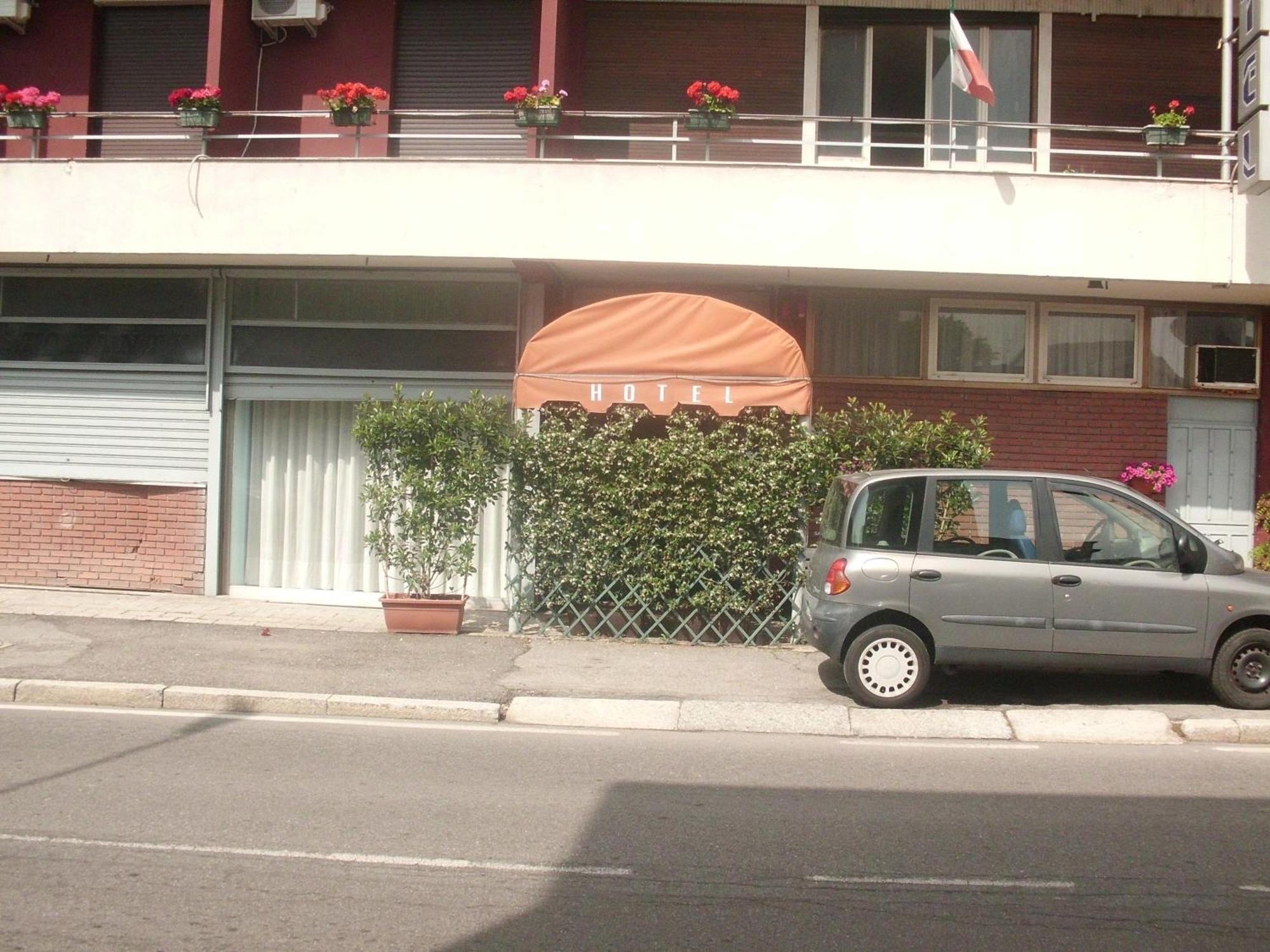 Hotel Lombardia Seveso Buitenkant foto
