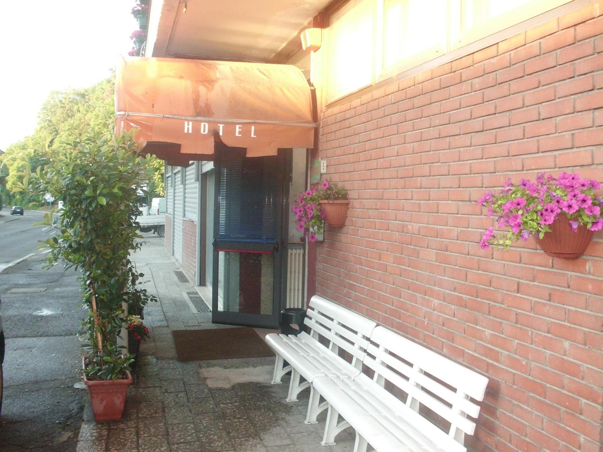 Hotel Lombardia Seveso Buitenkant foto