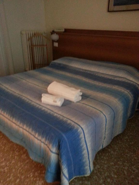 Hotel Lombardia Seveso Kamer foto