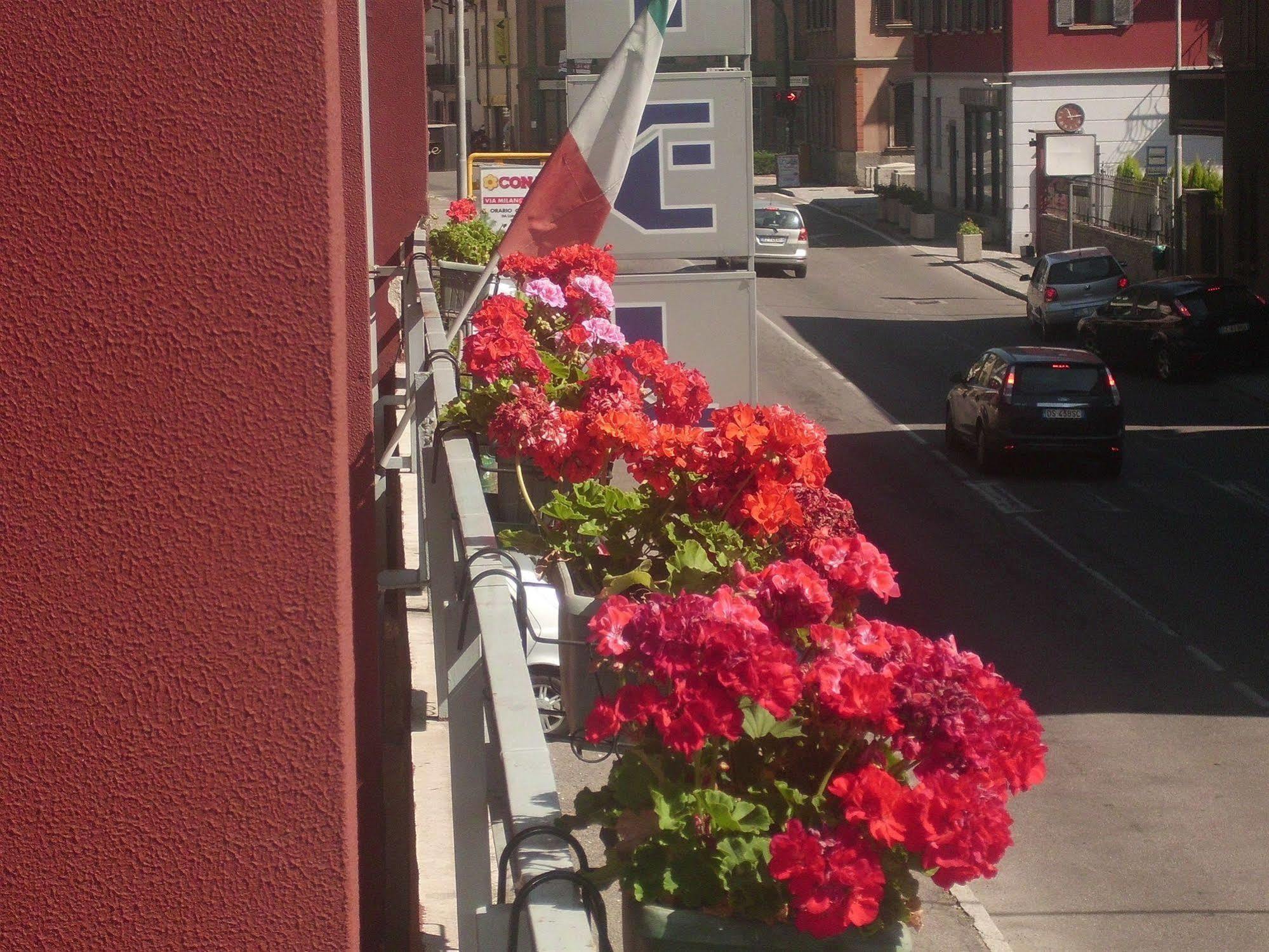 Hotel Lombardia Seveso Buitenkant foto